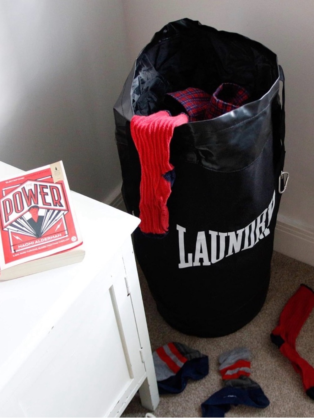 Suck UK Punching Bag Laundry Hamper 70L Black Boxing Sack Dorm Gym Storage - Picture 2 of 13